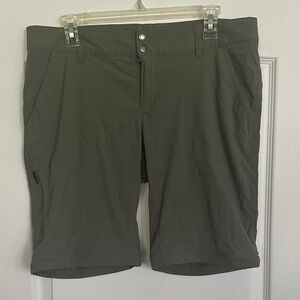 Columbia Women's Forest Green Bermudas